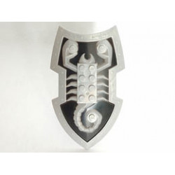 Large Figure Shield, 2 x 4 Brick Relief, Vladek Scorpion with Black and Silver Pattern: {сребрист}