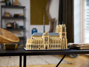 От Нотър Дам до дома: Световният ден на архитектурата с LEGO®