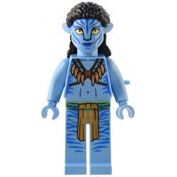 Neytiri - Dark Orange Straps and Medium Nougat Feather Necklace, Closed Mouth Smile – АВАТАР