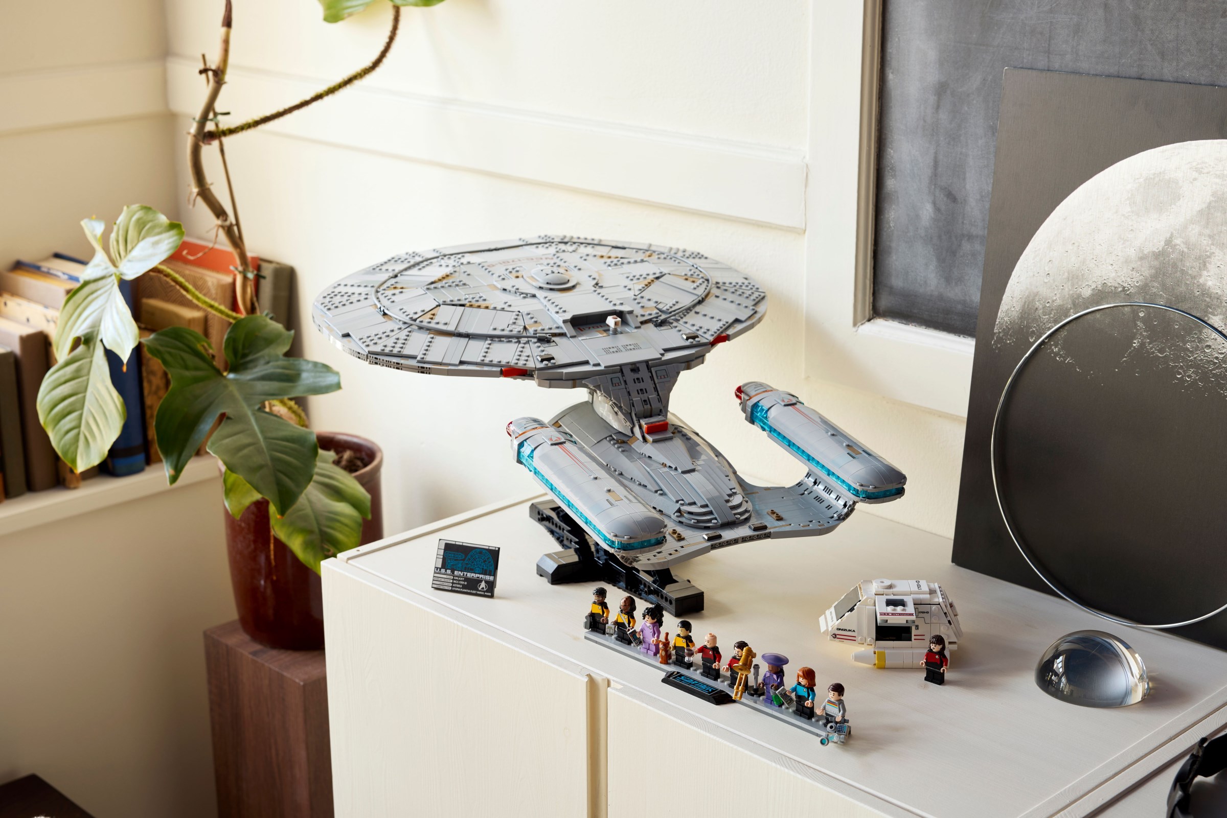 Стар Трек: U.S.S. Ентърпрайз NCC-1701-D – ИКОНИ