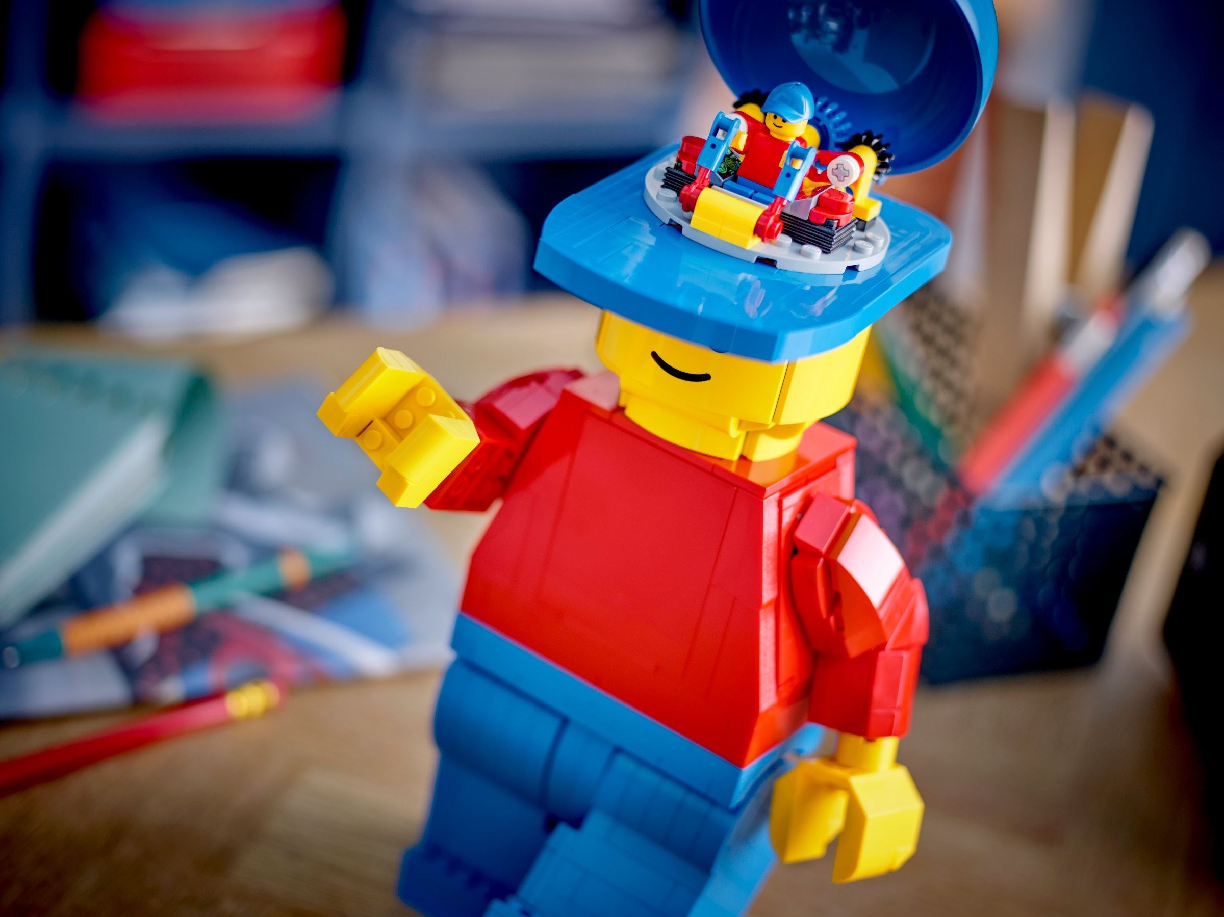 Увеличена LEGO минифигура – КРИЕЙТЪР