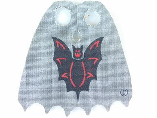 Minifigure Cape Cloth, Scalloped 6 Points with Black Bat and Copyright Symbol (©) Pattern: {сив}