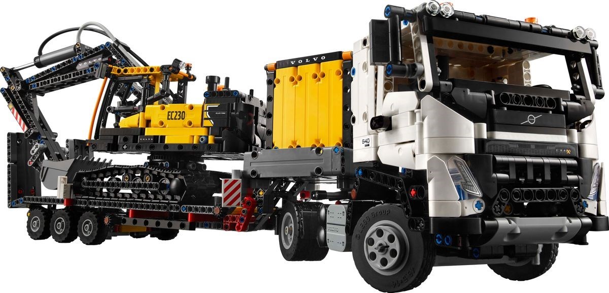 Камион Volvo FMX и електрически багер EC230 – ТЕХНИК