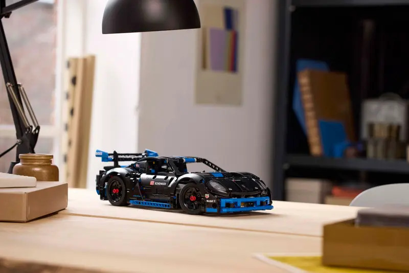 Състезателна кола Порше GT4 e-Performance – ТЕХНИК