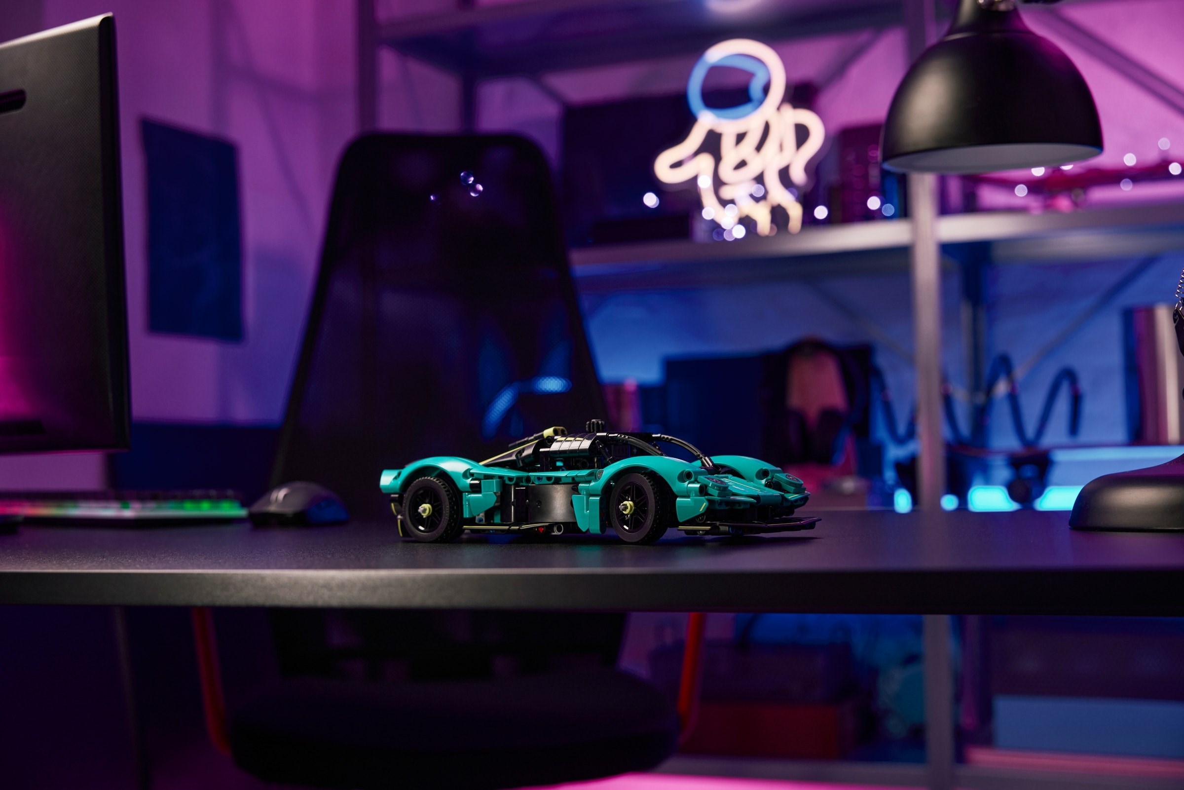 Aston Martin Valkyrie – ТЕХНИК