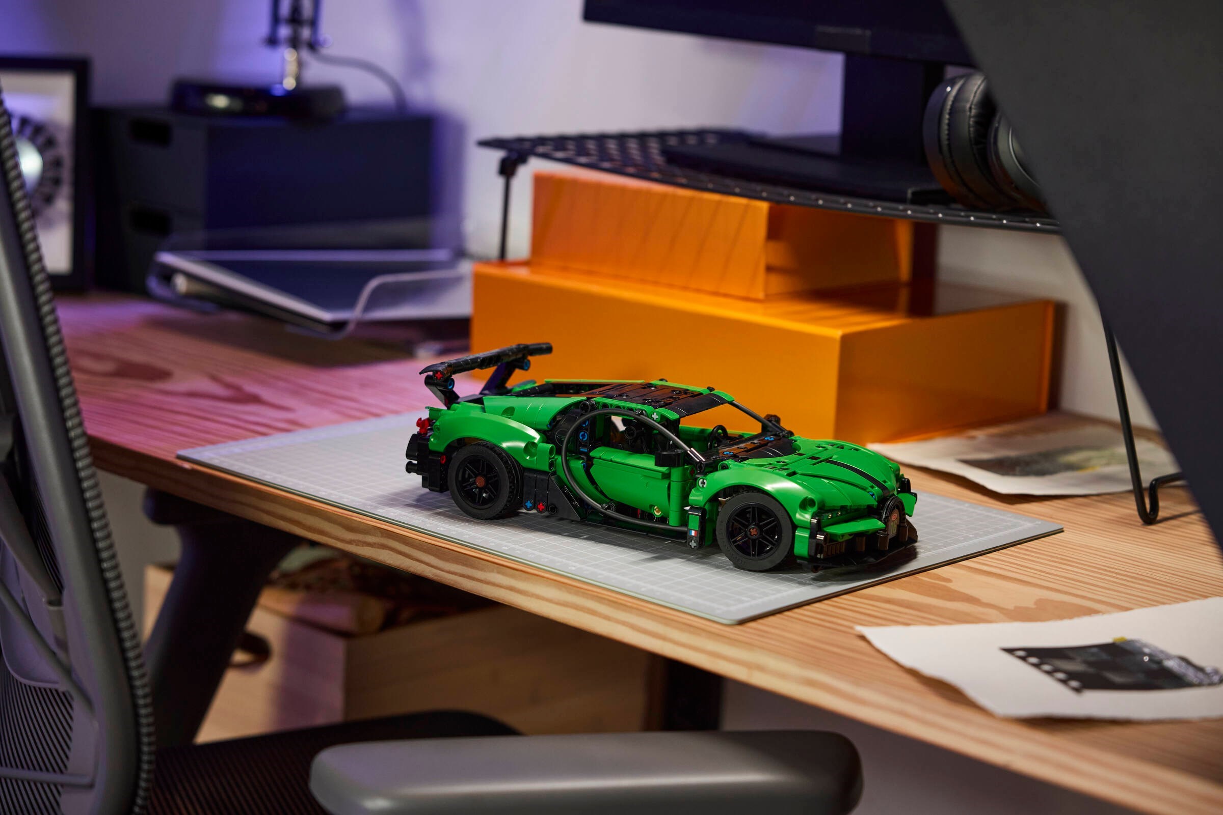 Зелена хиперкола Bugatti Chiron Pur Sport – ТЕХНИК