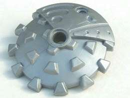 Bionicle Weapon 5 x 5 Shield with Saw Blade Studded: {сребрист}