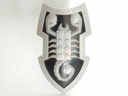 Large Figure Shield, 2 x 4 Brick Relief, Vladek Scorpion with Black and Silver Pattern: {сребрист}