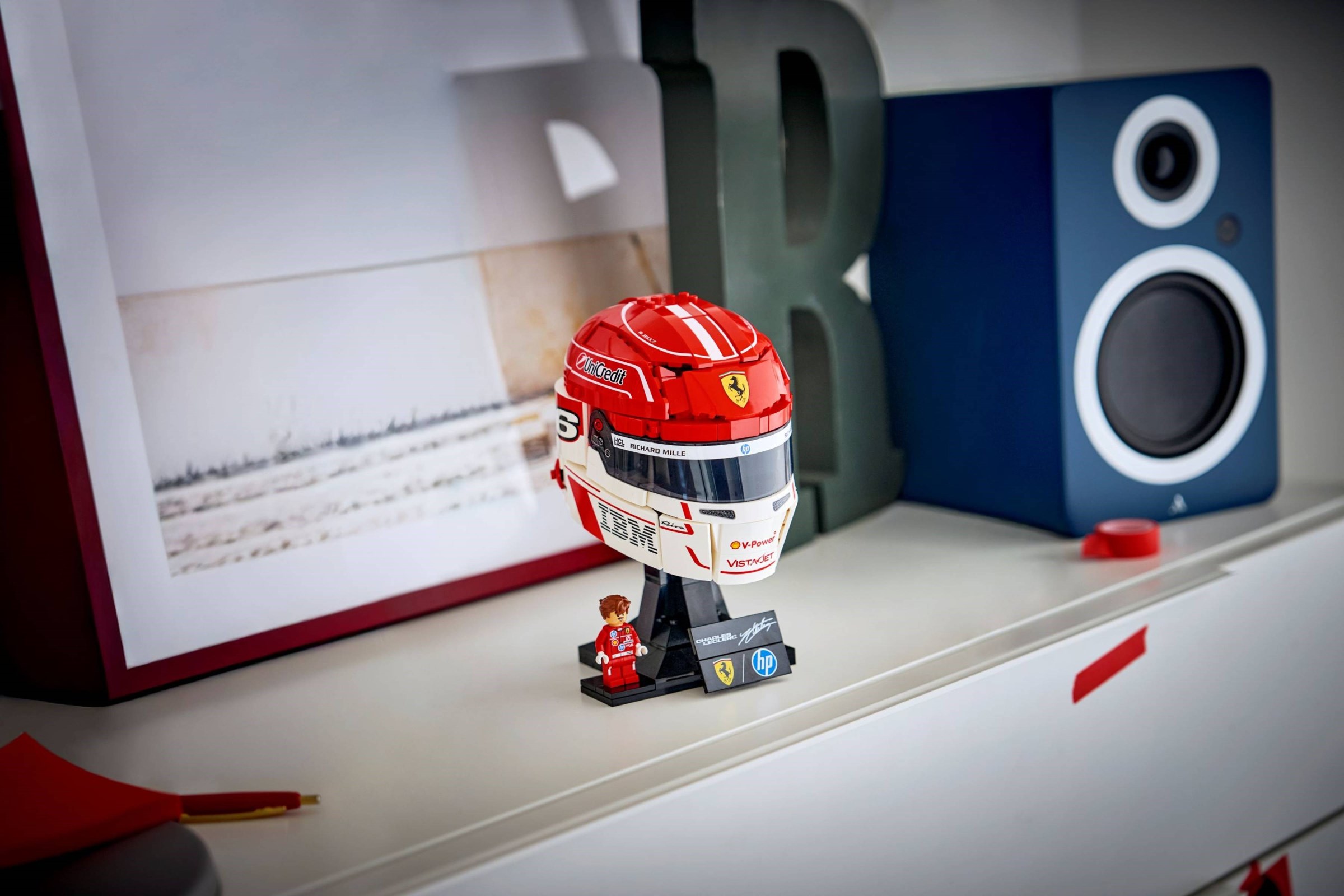 Каска на Чарлз Льоклер от Scuderia Ferrari HP – ЕДИШЪНС