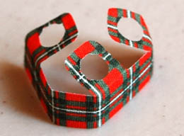 Minifigure, Skirt Cloth Length 8mm with Green and White Tartan Kilt Pattern: {ярко червен}