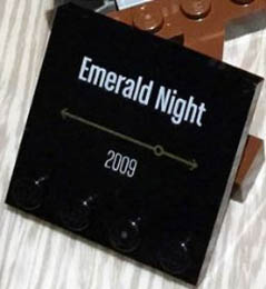 Tile, Modified 4 x 4 with Studs on Edge with 'Emerald Night 2009' Pattern: {черен}