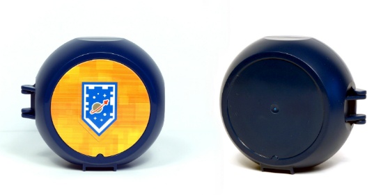 Container, Pod with Light Bluish Gray 6 x 6 Round Plate and Medium Blue 1 x 2 Plate with Nexo Knights Pattern (Sticker) - Set 5004914: {земно син}