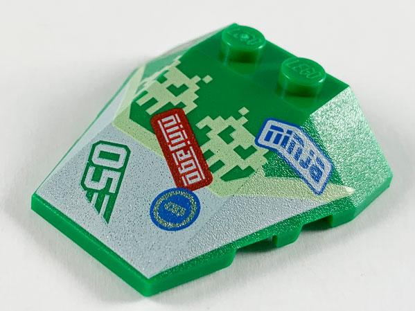 Wedge 4 x 4 Triple with Stud Notches with Pixel Aliens, 'ninjago', 'ninja' and '05' Pattern: {тъмно зелен}