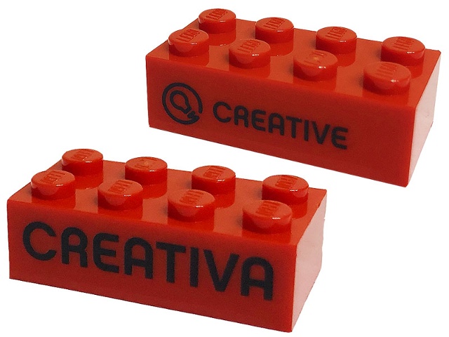 Brick 2 x 4 with Black 'CREATIVE' and 'CREATIVA' Pattern on Opposite Sides (Play Day 2019): {ярко червен}