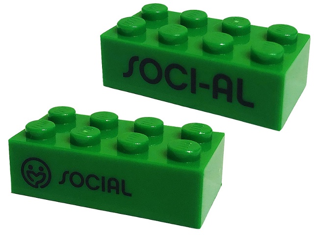 Brick 2 x 4 with Black 'SOCIAL' and 'SOCI-AL' Pattern on Opposite Sides (Play Day 2019): {тъмно зелен}