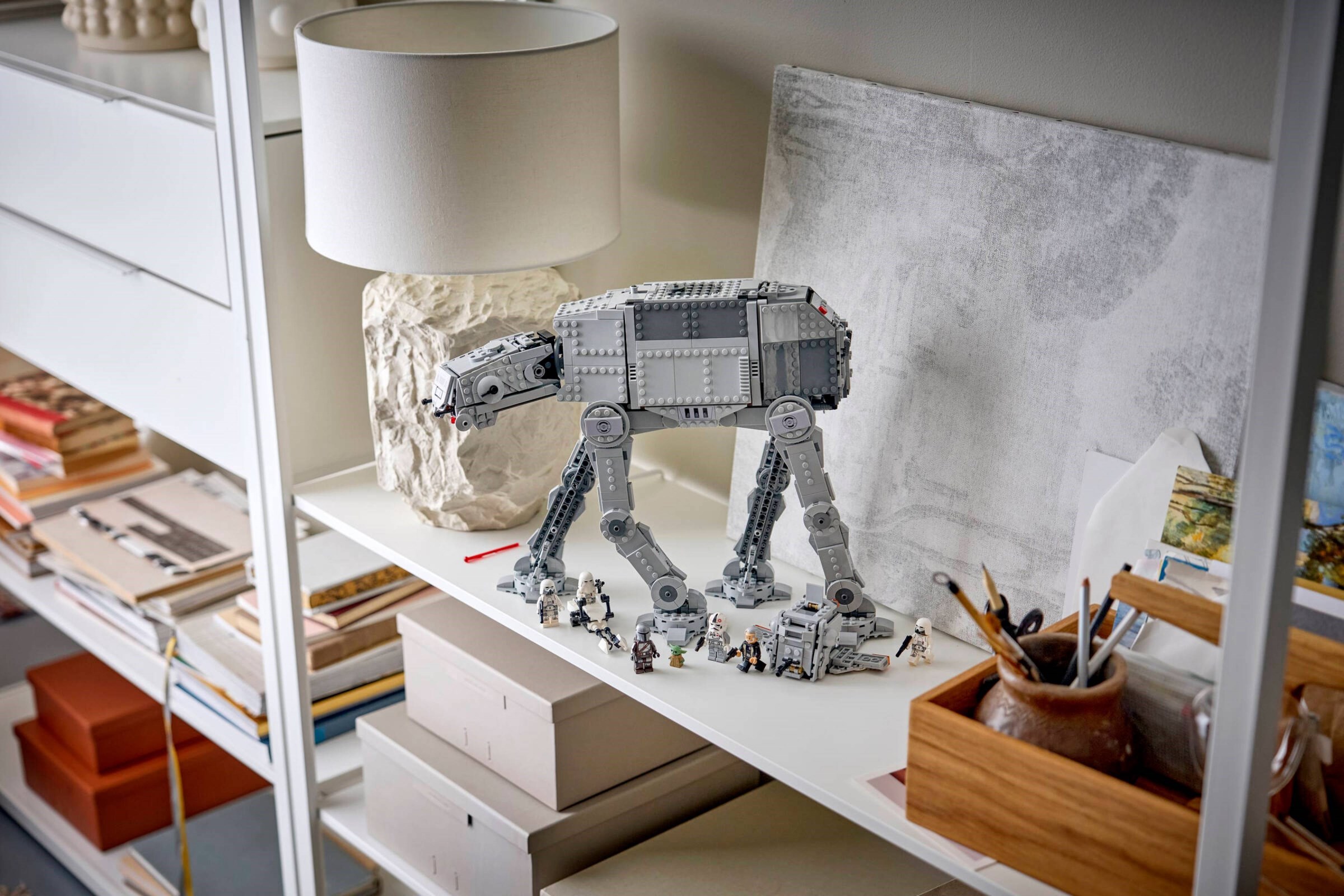 Оцелял имперски AT-AT™ с INT-4 – СТАР УОРС