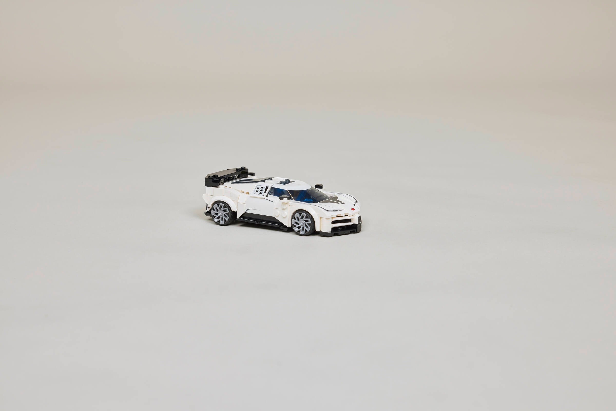 Хиперспортна кола Bugatti Centodieci – СКОРОСТНИ ШАМПИОНИ