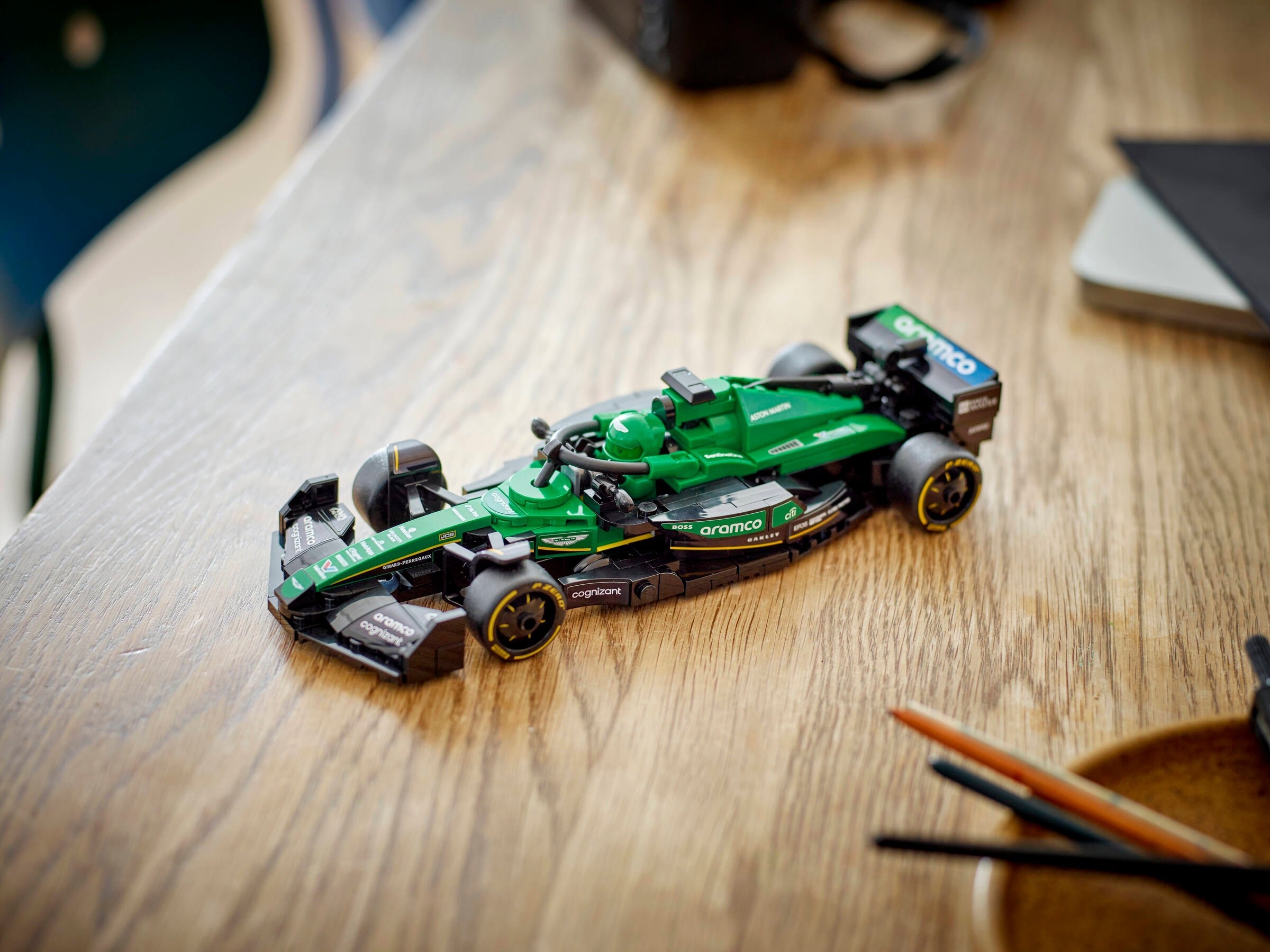 Болид Aston Martin Aramco F1® AMR24 – СКОРОСТНИ ШАМПИОНИ