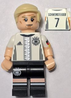 Bastian Schweinsteiger, Deutscher Fussball-Bund / DFB (Minifigure Only without Stand and Accessories) – КОЛЕКЦИОНЕРСКИ МИНИФИГУРКИ
