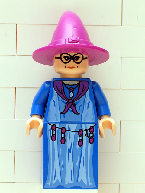Professor Sybill Trelawney - Light Purple Hat, Blue Robes – ХАРИ ПОТЪР
