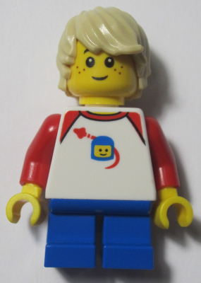 LEGOLAND Park Boy with Tan Hair, Shirt with Red Collar and Shoulders, Spaceship Orbiting Classic Space Helmet Pattern and Short Blue Legs – ПАРКОВЕ ЛЕГОЛАНД